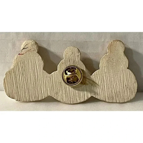 Trio Of Snowmen‎ Holiday Christmas Winter Brooch ￼2 7/8 Inch x 1 1/4 Inch Resin - Picture 2 of 2